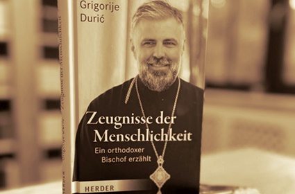 Ein Gespräch beim Deutschlandfunk mit Redakteur Andreas Main über das erste ins Deutsche übersetzte Buch von Bischof Grigorije Zeugnisse der Menschlichkeit. Ein orthodoxer Bischof erzählt