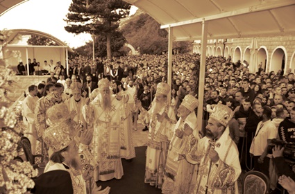 Празник Светог Василија прослављен у острошкој светињи