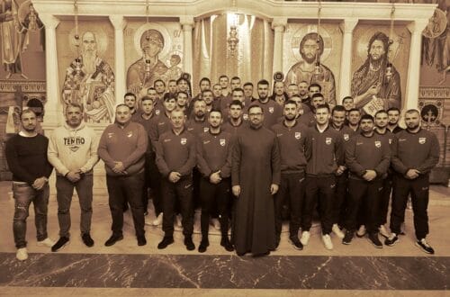 Посета играча фудбалског клуба Темпо храму Васкрсења Христовог у Франкфурту на Мајни